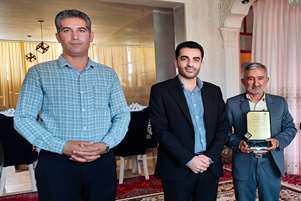 تقدیر از خبرنگار پرتلاش شهرستان بختگان، با حضور مسئولان شبکه بهداشت و درمان به مناسبت روز خبرنگار